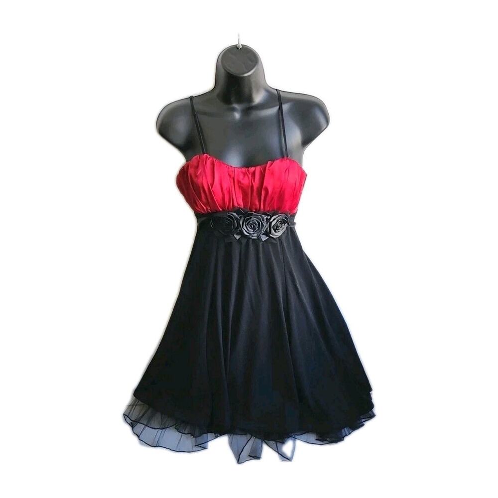 Y2K Snap Size 5 Prom Formal Red Satin Black Red Rose VampyGoth Club Dress